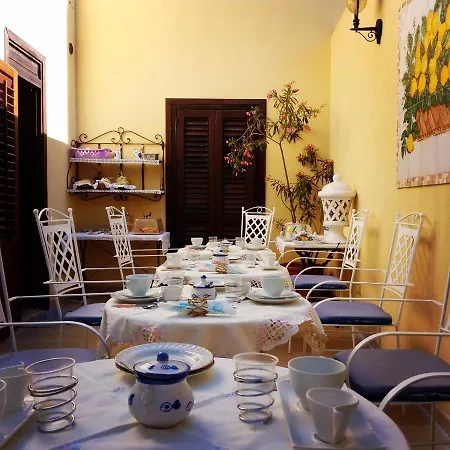 Bed & Breakfast A Tre Minuti In Il Veliero *